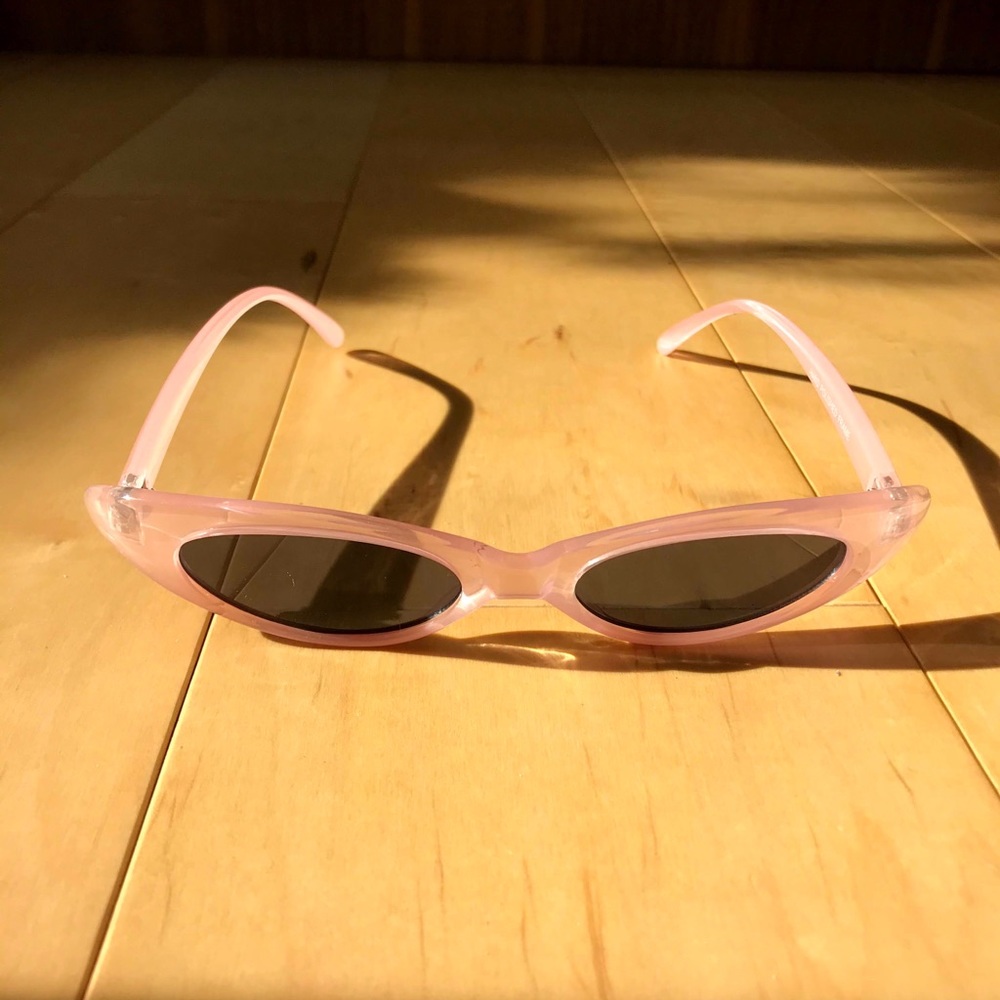 Cute soft pink sunglasses - Picture 2 of 4